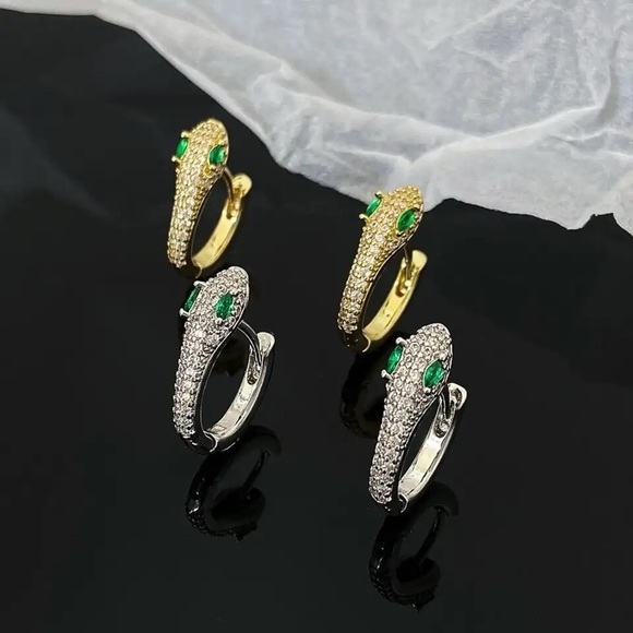 🆕NEW 14K Gold Plated Emerald & CZ Crystal Snake 🐍 Hoop Clip Earrings - Picture 2 of 12